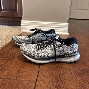 BROOKS Adrenaline GTS 20 Women’s Running Shoes - Size 8.5 - Black / White
